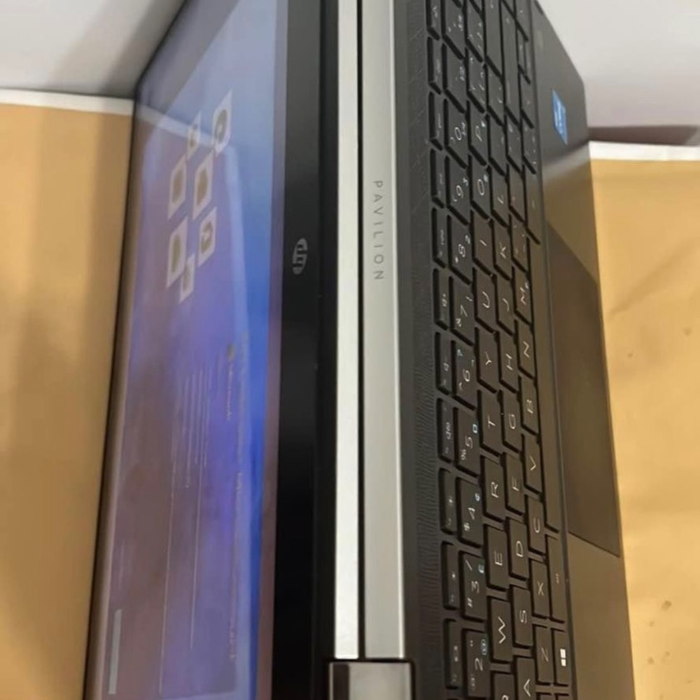 Laptop - Picture 3 of 6